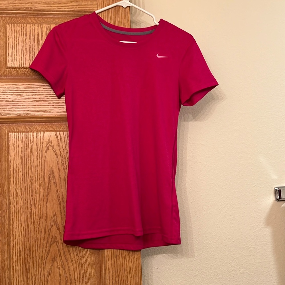 Nike women’s Size Small Dri-Fit Tee NWOT